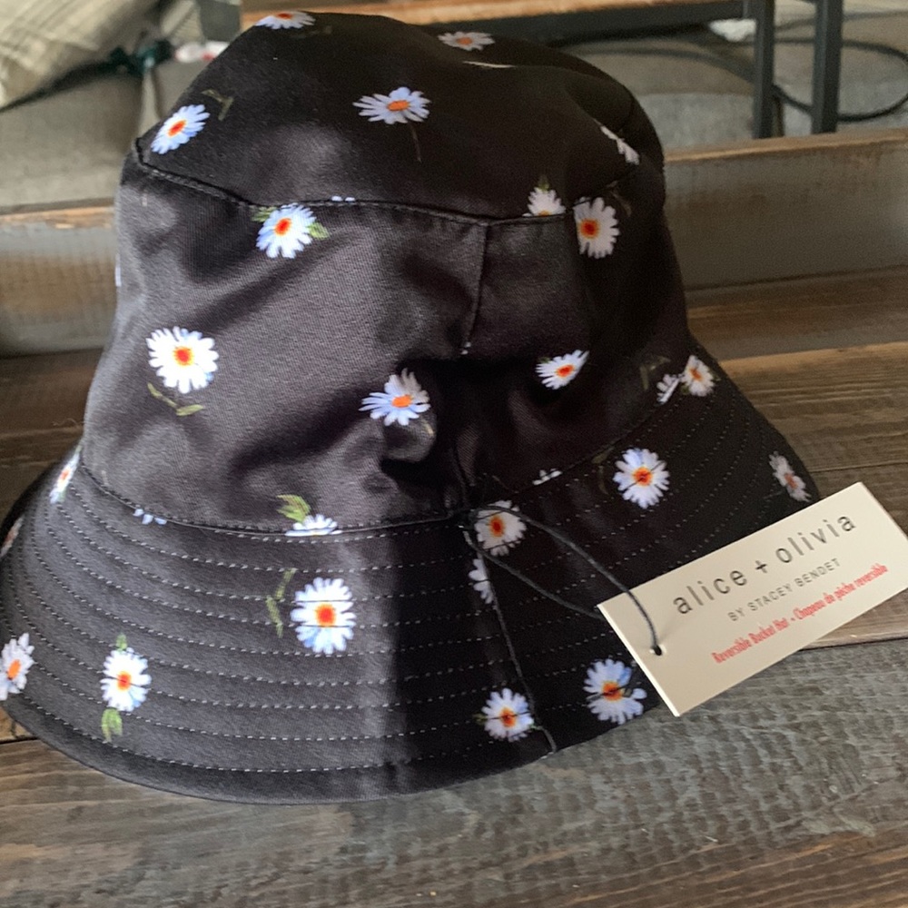 Alice and Olivia reversible Bucket hat